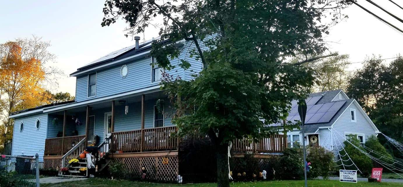 Solve Halloween decorating, Eatontown, NJ 8 jigsaw puzzle online with