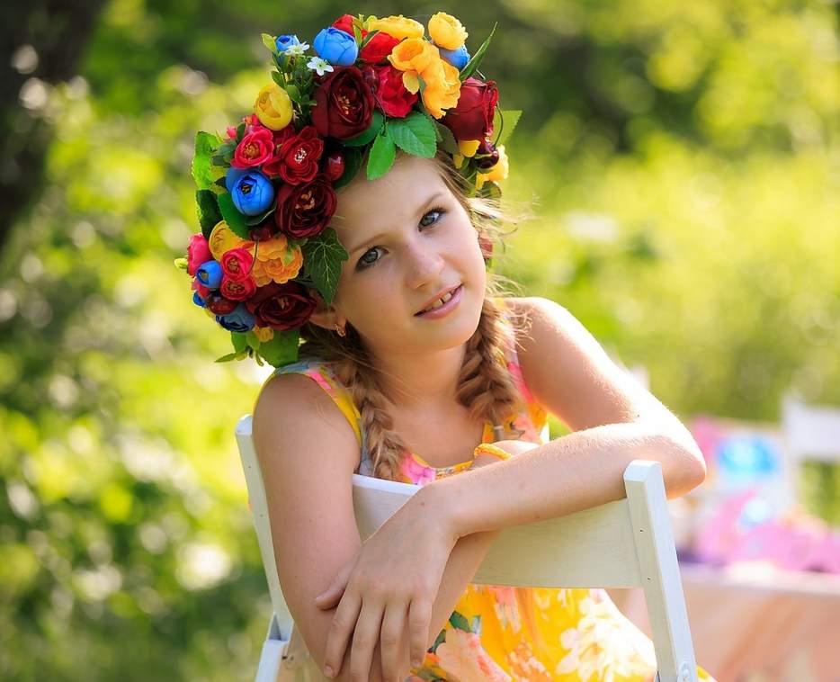 Solve Crown jigsaw puzzle online with 80 pieces