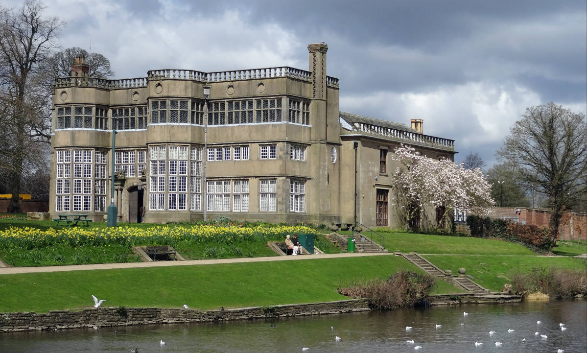 Solve Astley Hall and Park Chorley (8) jigsaw puzzle online with 40 pieces
