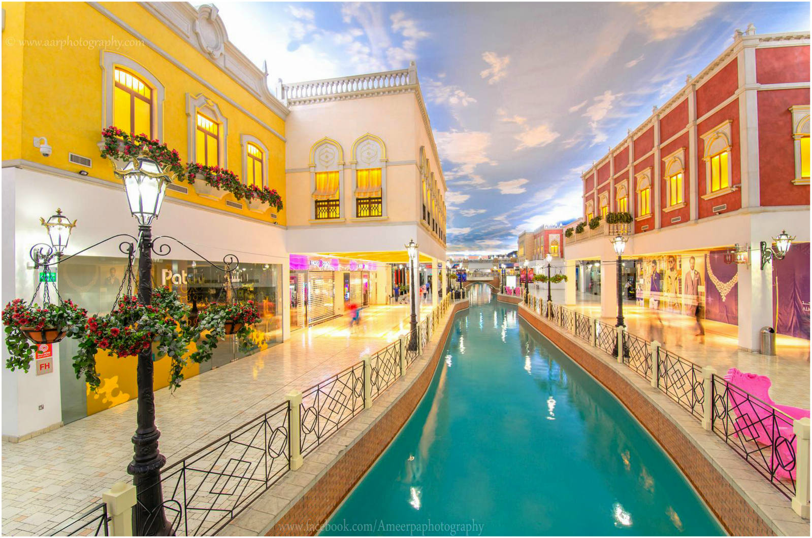 Solve Villagio, Qatar jigsaw puzzle online with 330 pieces