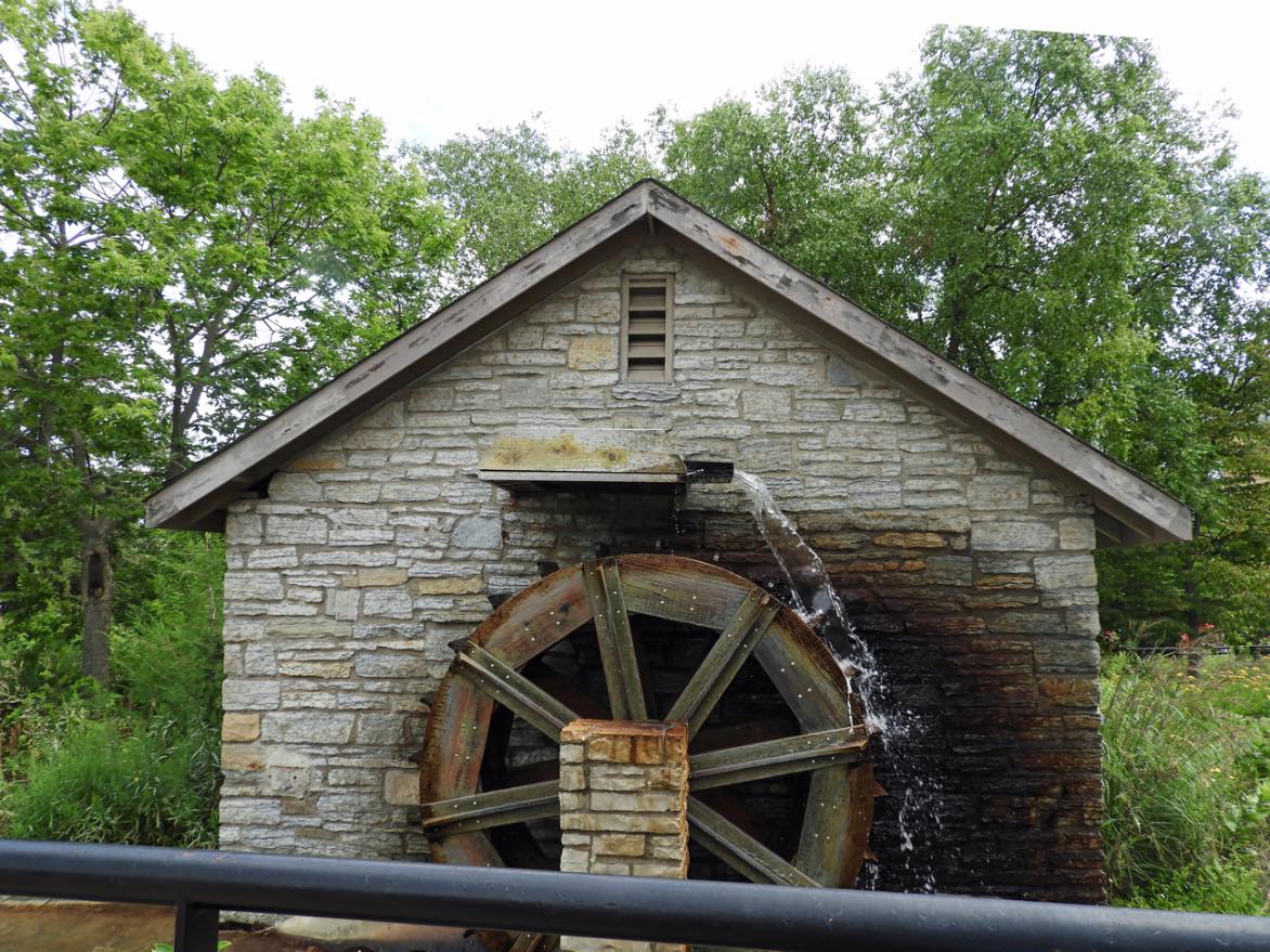 Solve A water wheel jigsaw puzzle online with 20 pieces