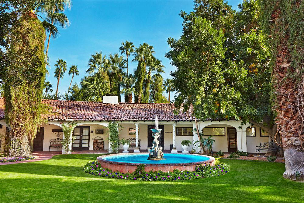 Solve Palm Springs jigsaw puzzle online with 150 pieces