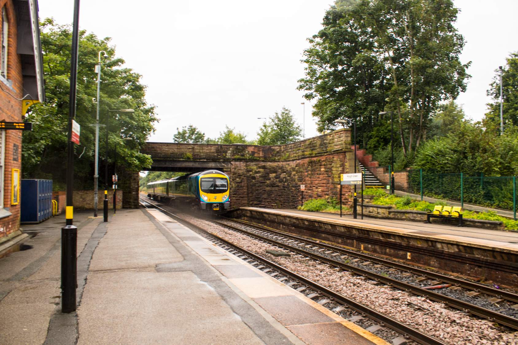 Solve Merseyrail City Line 08 08 2017 Hough Green Station BR Class 175 Solve merseyrail city line 08 08 2017 hough green station br class 175