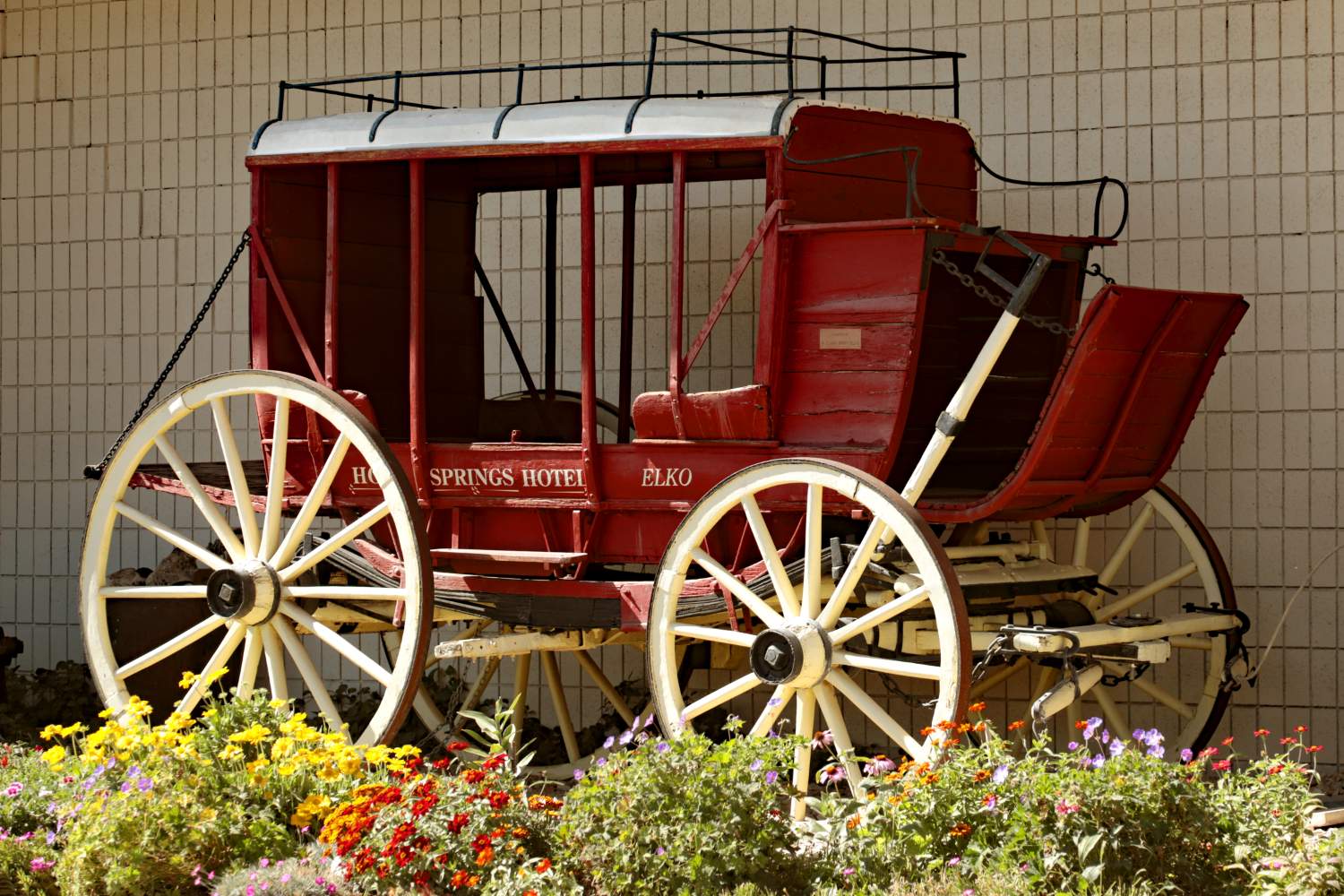 Solve Elko Stagecoach jigsaw puzzle online with 96 pieces