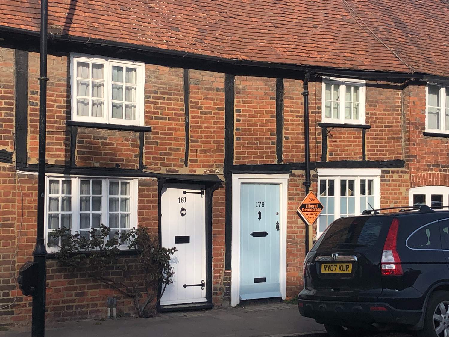 Solve Amersham house jigsaw puzzle online with 108 pieces