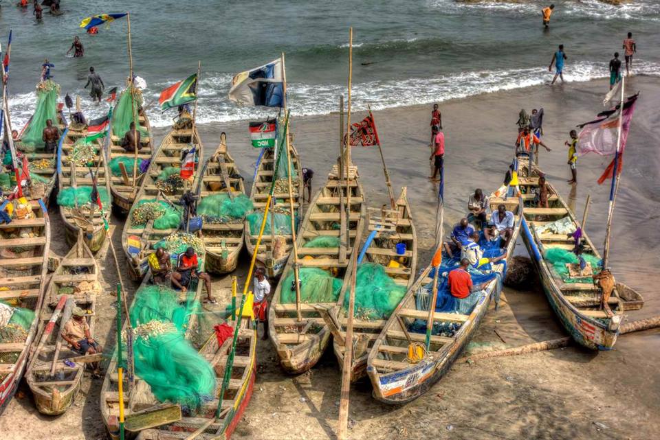 solve-fishing-canoes-just-south-of-cape-coast-castle-ghana-jigsaw