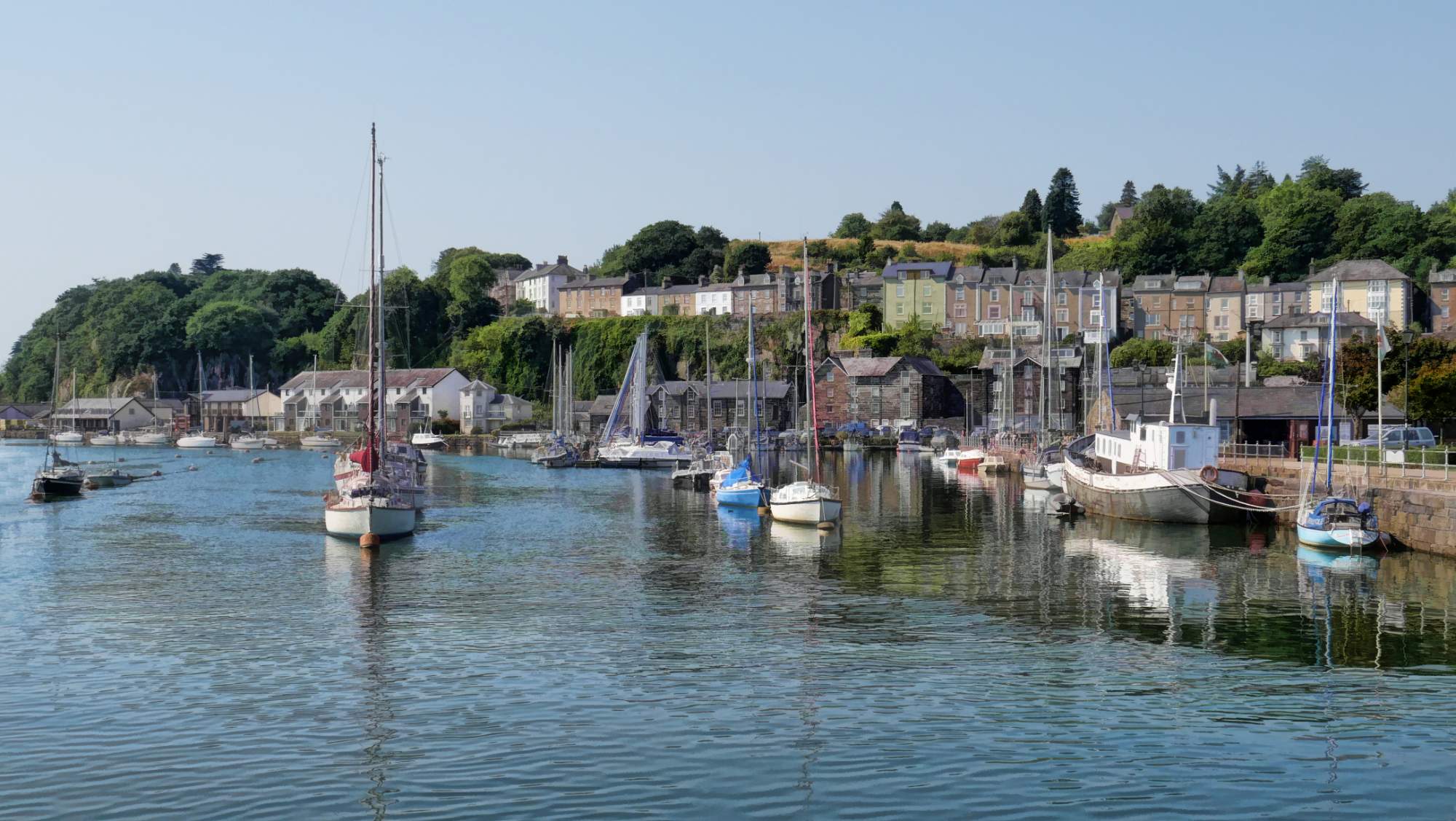 Solve Porthmadog, N Wales jigsaw puzzle online with 198 pieces