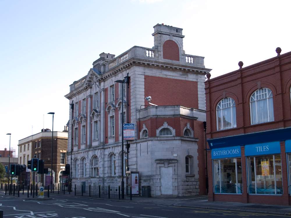 Solve birkenhead old post office 010410 02 jigsaw puzzle online with