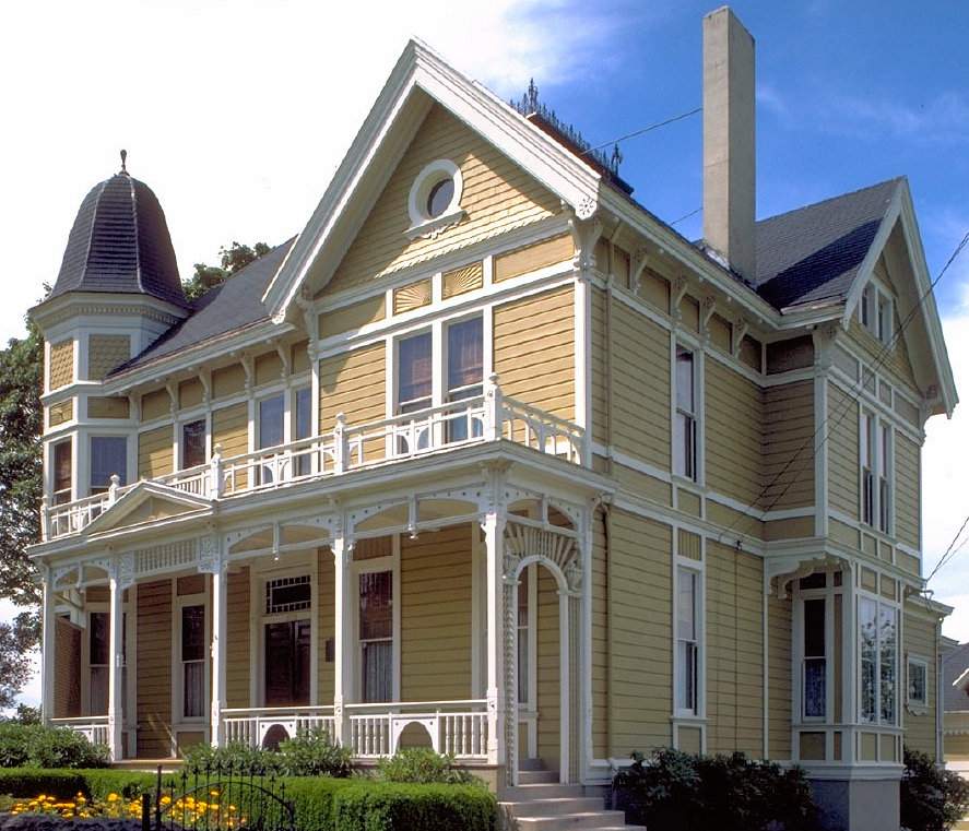 Solve Young House Victorian home in Astoria OR jigsaw puzzle online with 143 pieces