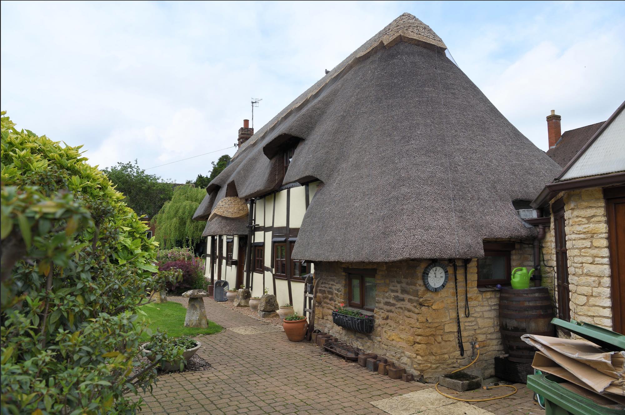 Solve Yonder Cottage. Ashton Under Hill. Worcestershire. UK. jigsaw