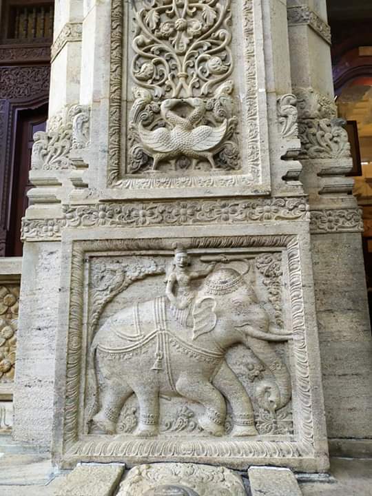 Solve sri Lankan art jigsaw puzzle online with 30 pieces