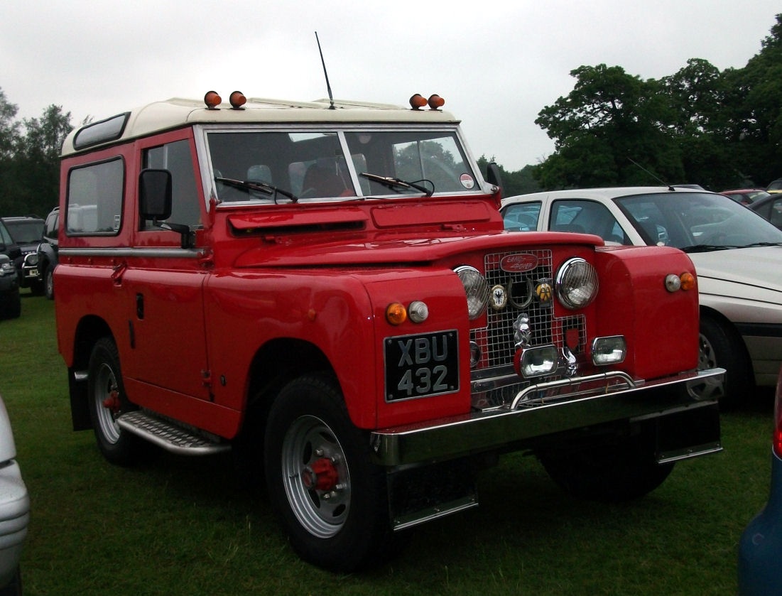 Solve Land Rover series II jigsaw puzzle online with 154 pieces