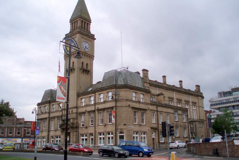 Solve Chorley Town Hall jigsaw puzzle online with 40 pieces
