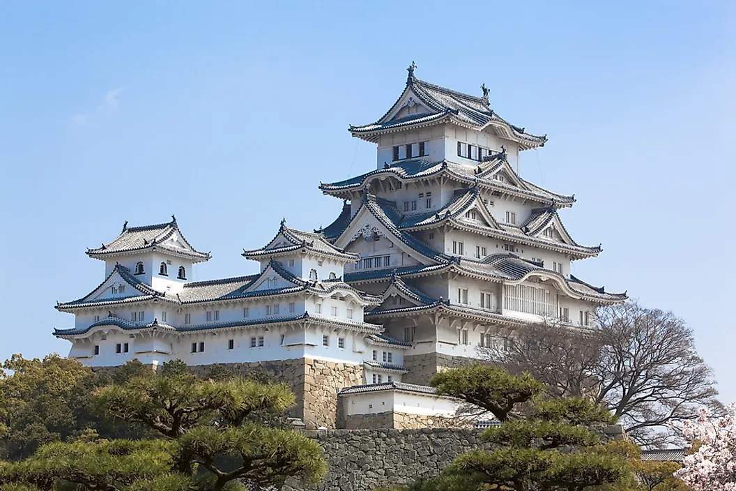 Solve Himeji Castle Japan jigsaw puzzle online with 54 pieces