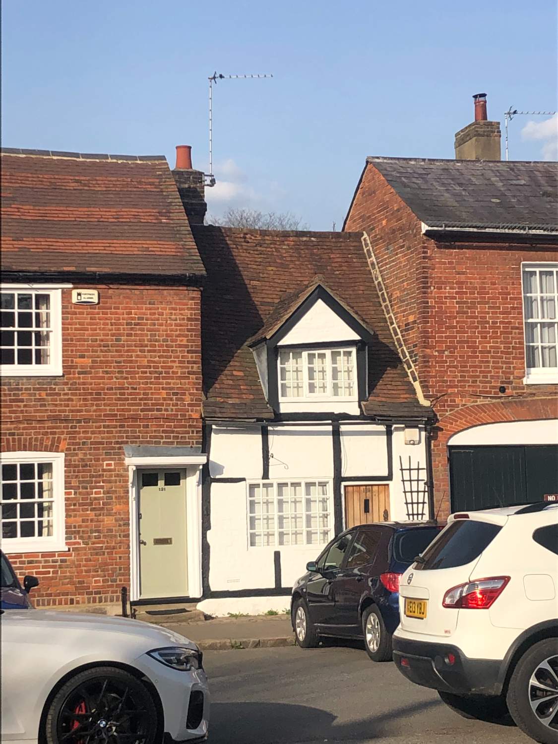 Solve Amersham house jigsaw puzzle online with 108 pieces