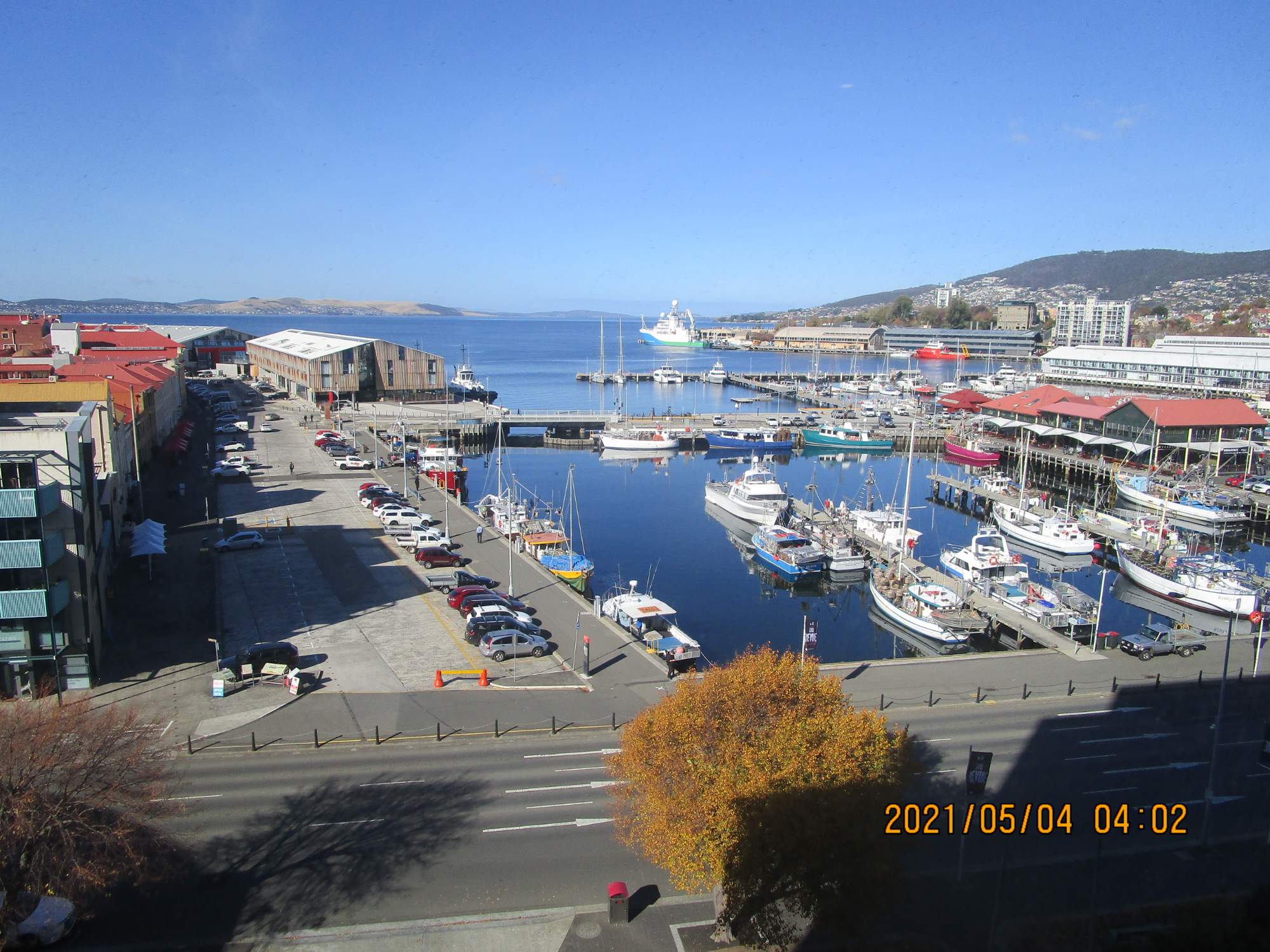 Solve IMG_1395 Tasmania Hobart harbour jigsaw puzzle online with 252