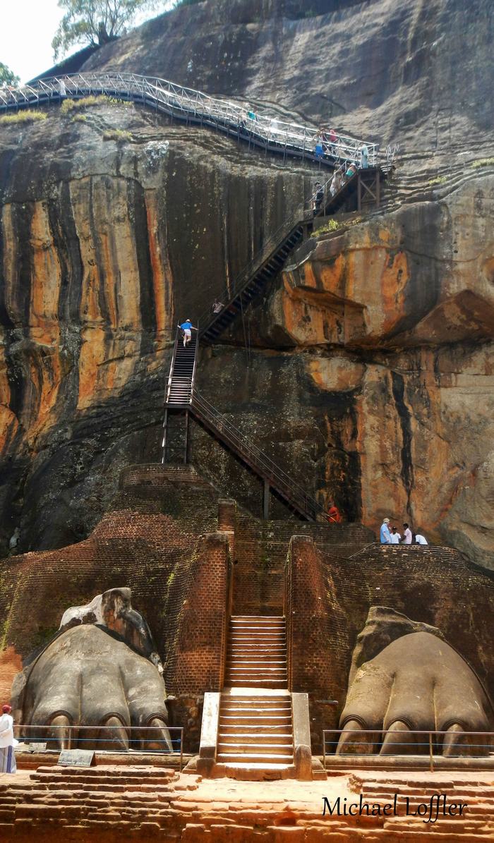 Solve Sigiriya, Sri Lanka jigsaw puzzle online with 112 pieces