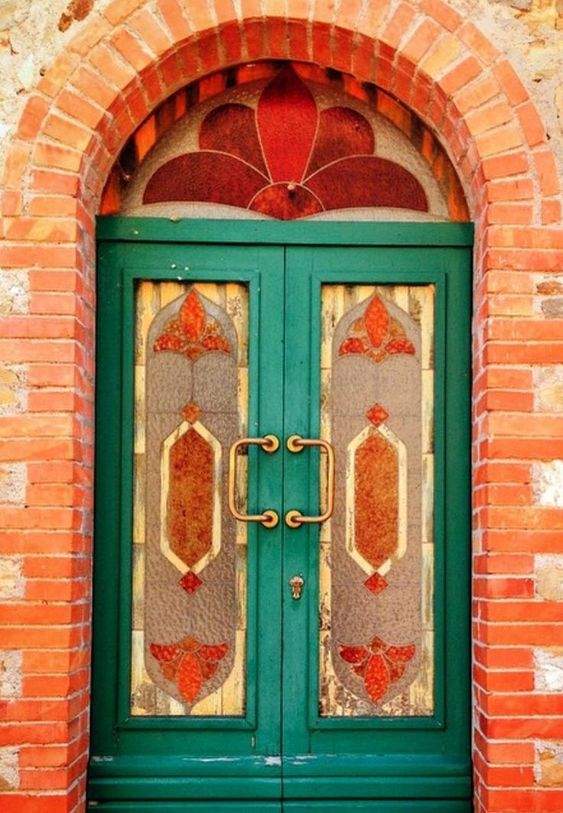 Solve BEAUTIFUL DOOR jigsaw puzzle online with 70 pieces