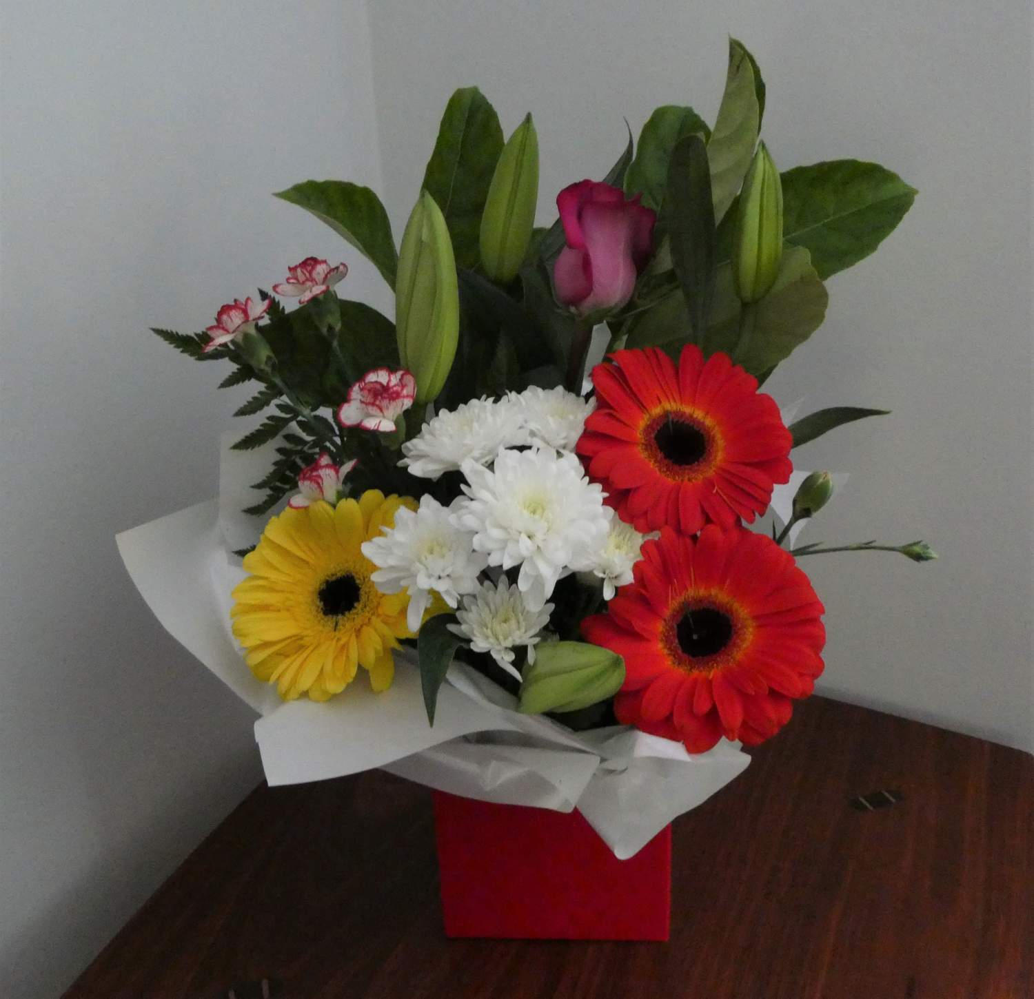 Solve Floral arrangement jigsaw puzzle online with 144 pieces