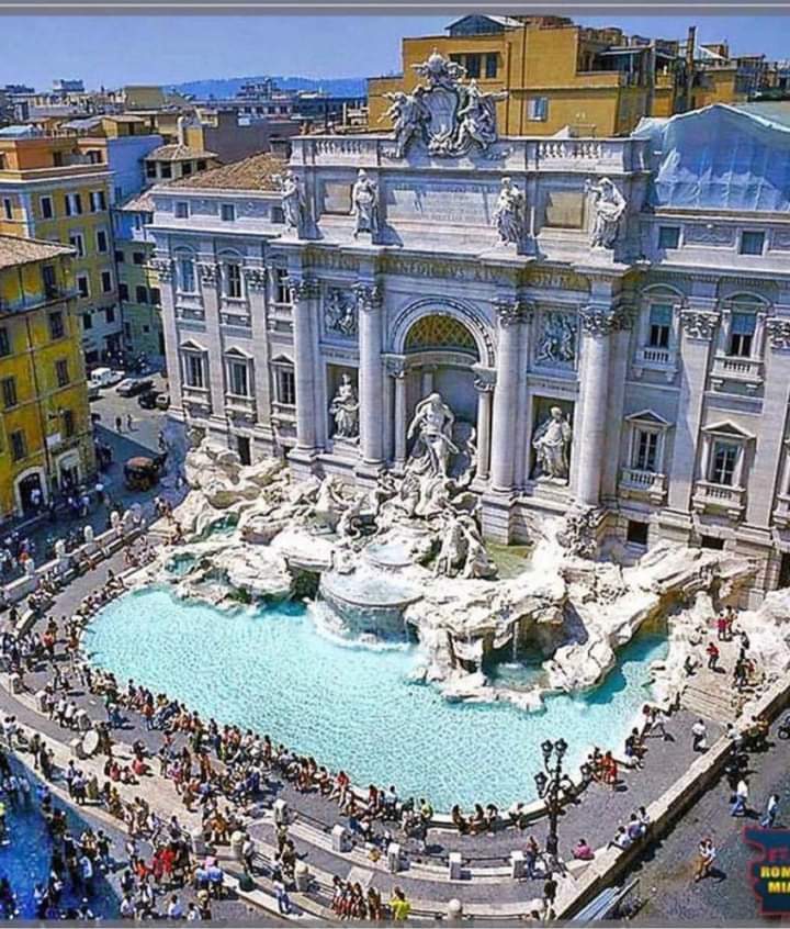 Solve Trevi fountain, Rome jigsaw puzzle online with 30 pieces