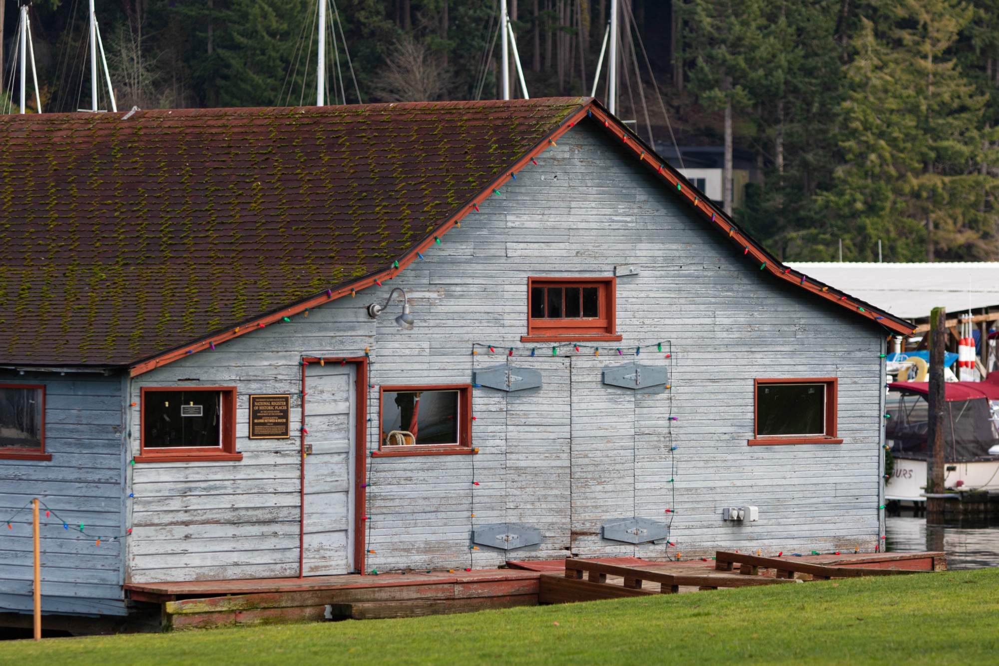 Solve Gig Harbor net shed jigsaw puzzle online with 216 pieces