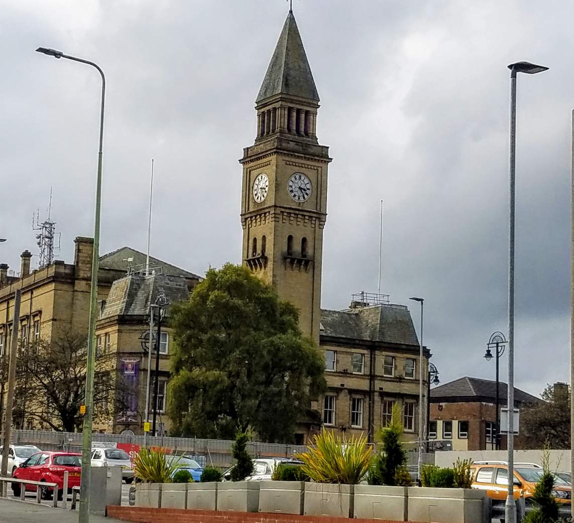 Solve Chorley Town Hall jigsaw puzzle online with 30 pieces