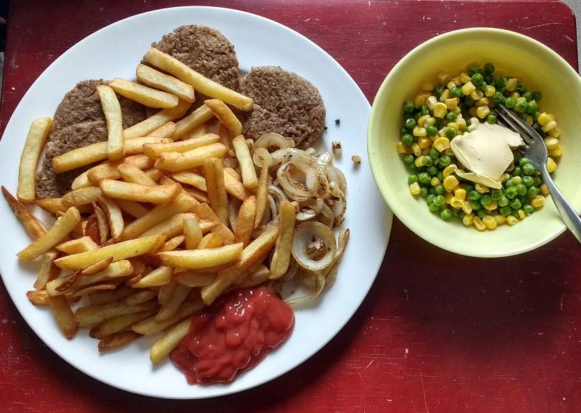 Solve Food I made 141 Burgers, chips, fried onions, sweetcorn & peas