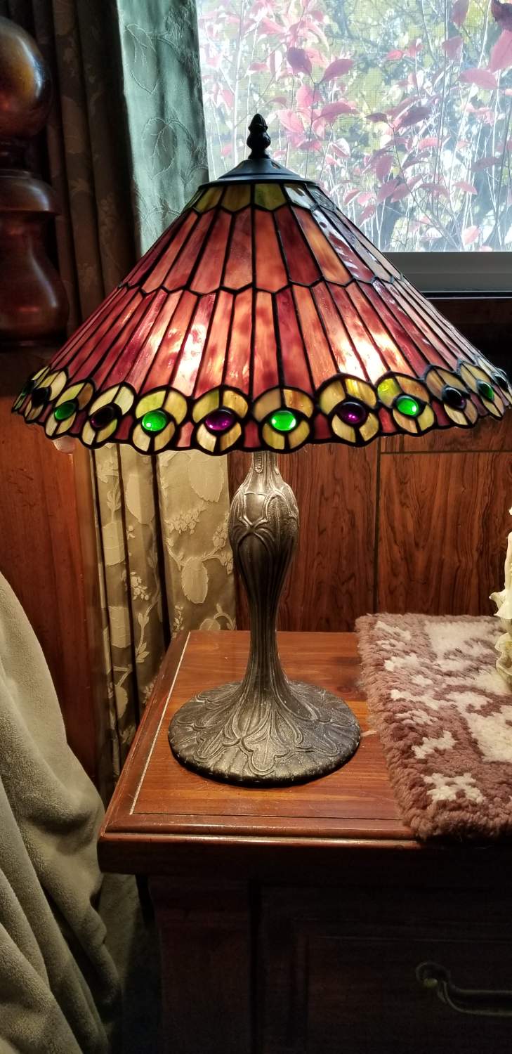 Solve table lamp jigsaw puzzle online with 105 pieces