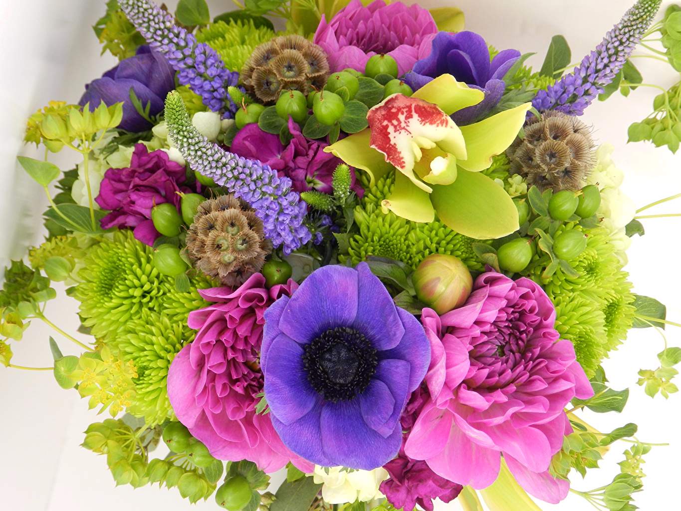 Solve Floral Arrangement jigsaw puzzle online with 391 pieces