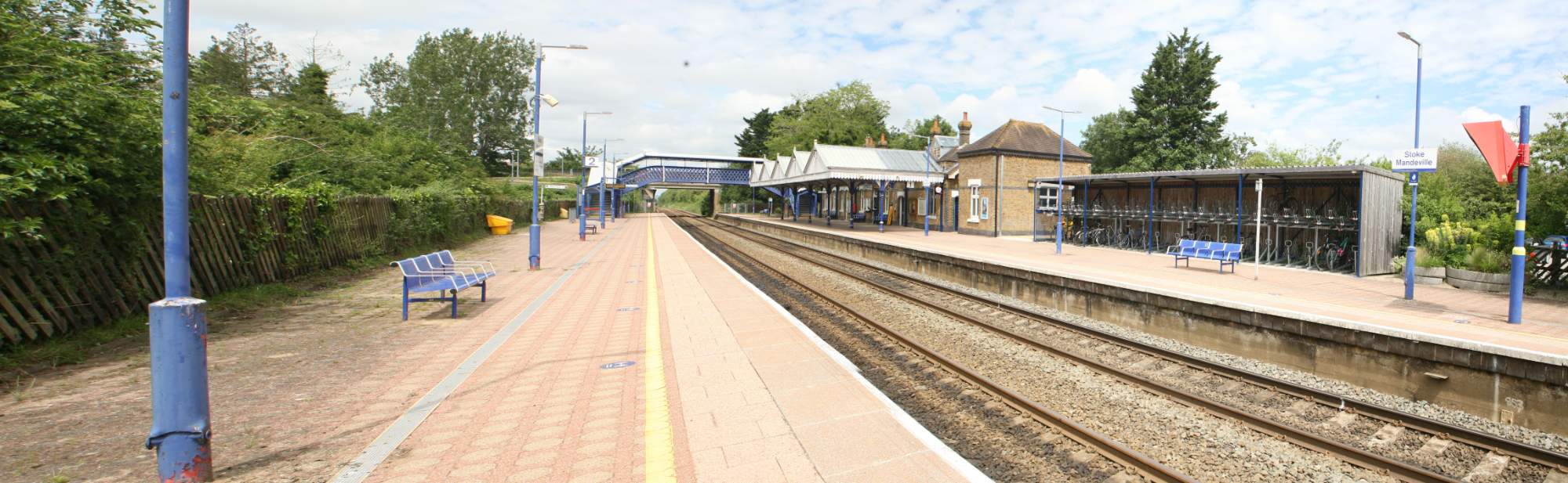 Solve Aylesbury 07062021 Stoke Mandeville Station platforms from 2