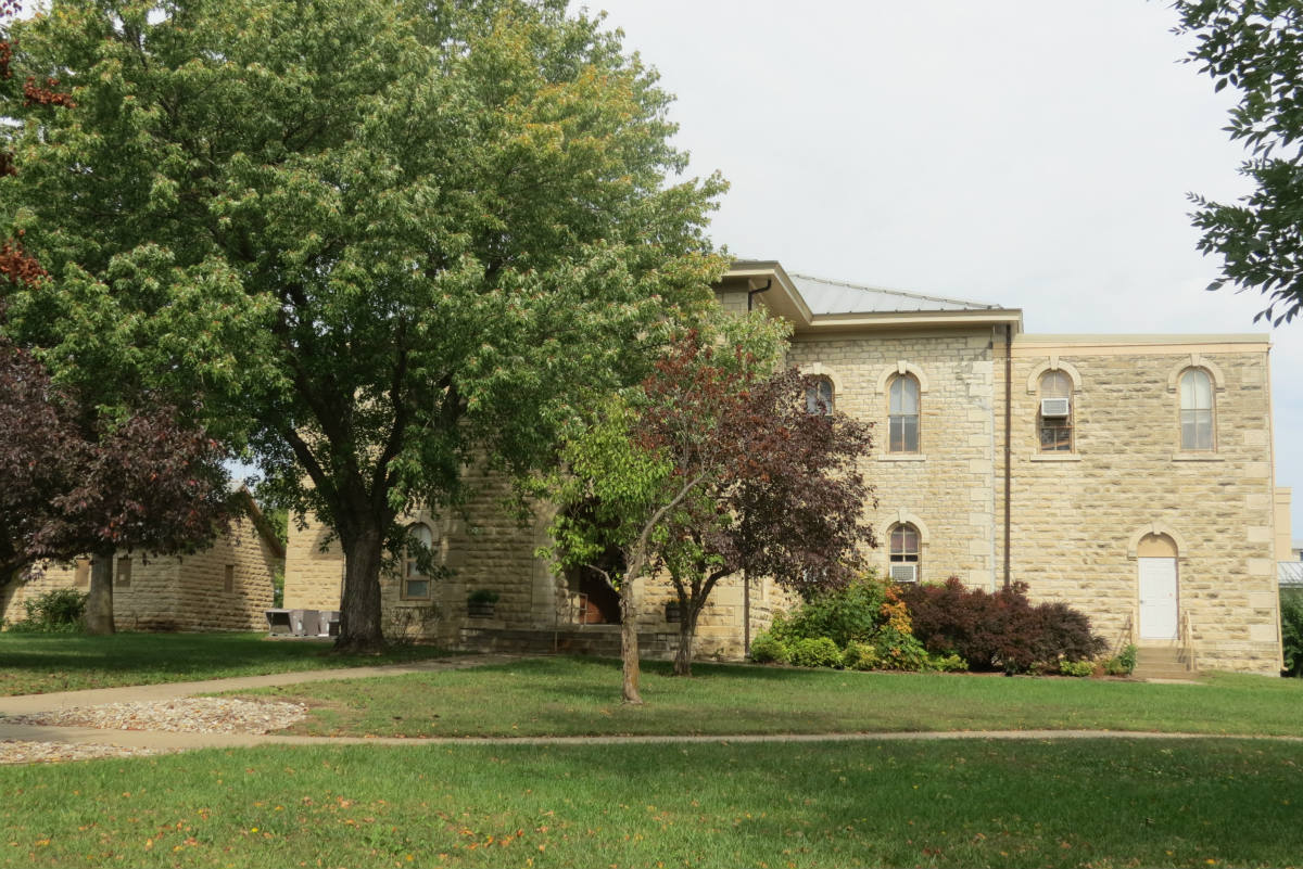 Solve Pottawatomie County Courthouse In Westmoreland, Kansas jigsaw
