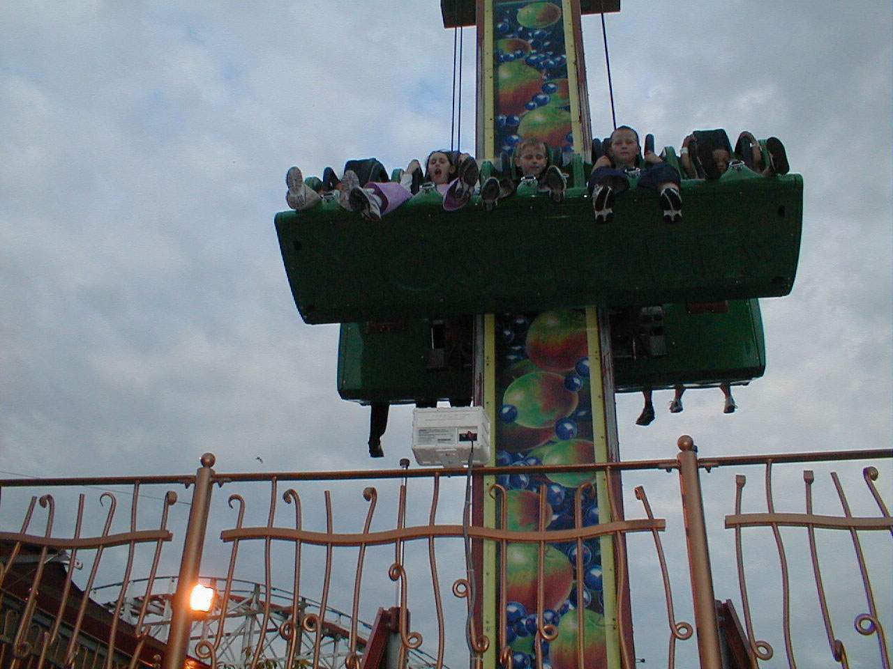 Solve blackpool80421 jigsaw puzzle online with 80 pieces