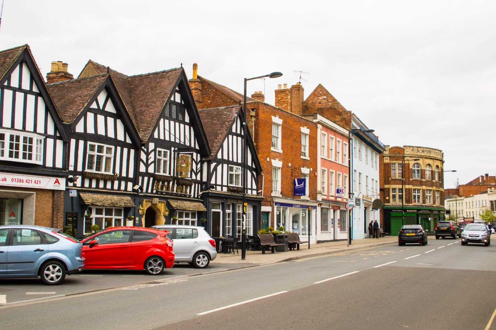 Solve Evesham 23042017 Ye Old Red Horse PH Yard 02 jigsaw puzzle