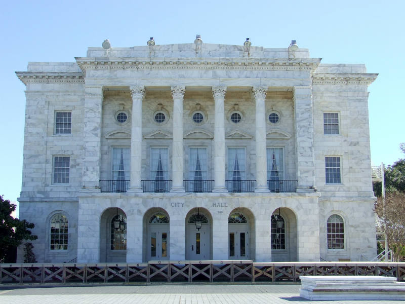 Solve Biloxi City Hall... jigsaw puzzle online with 12 pieces