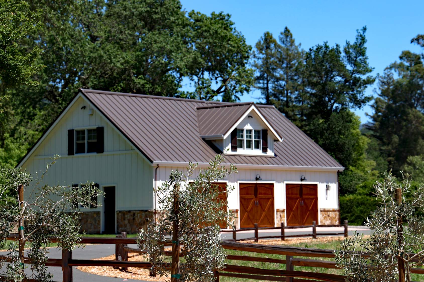 Solve Kenwood Garage jigsaw puzzle online with 126 pieces