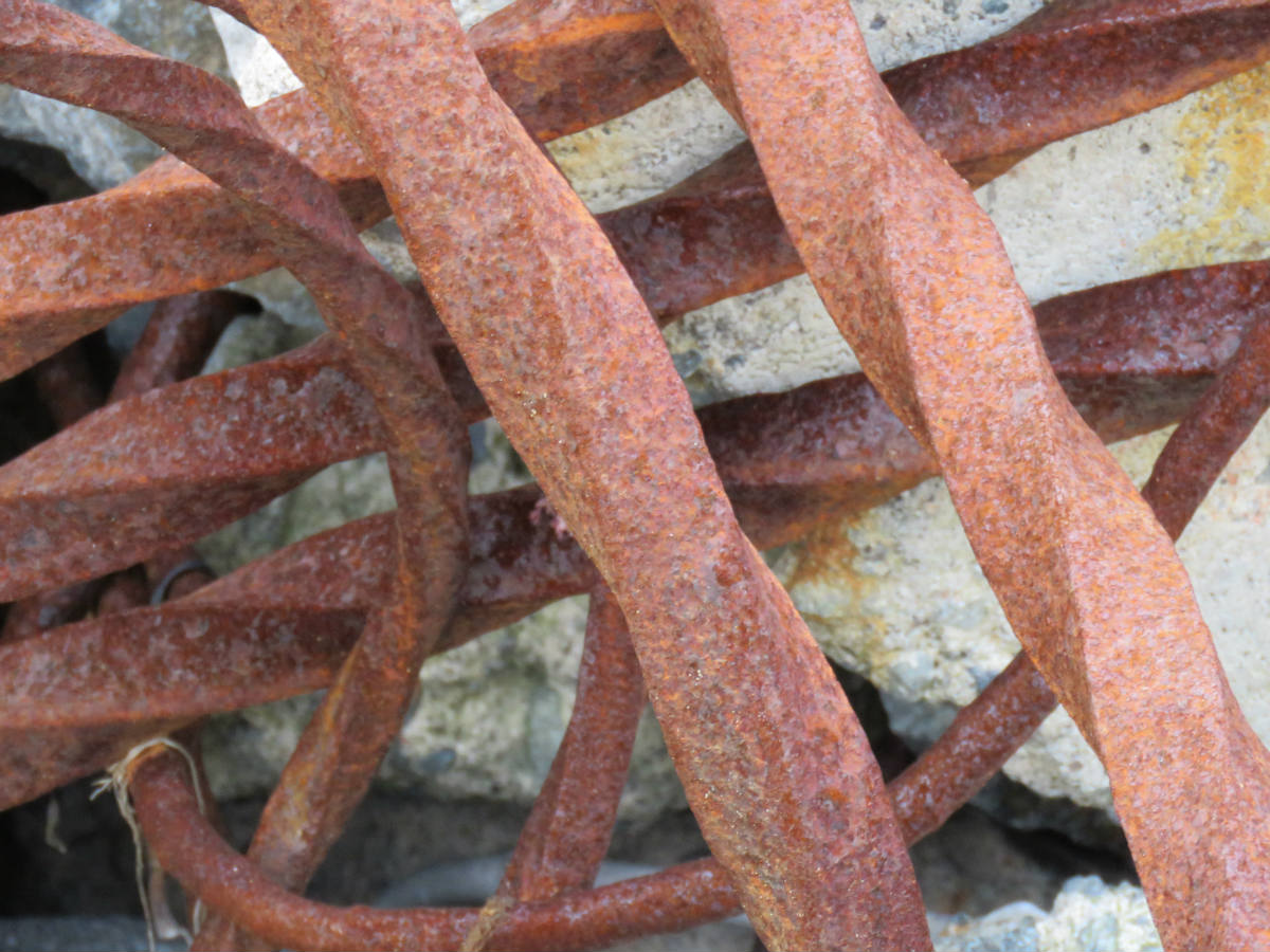 Solve Rusted Wrought Iron jigsaw puzzle online with 48 pieces