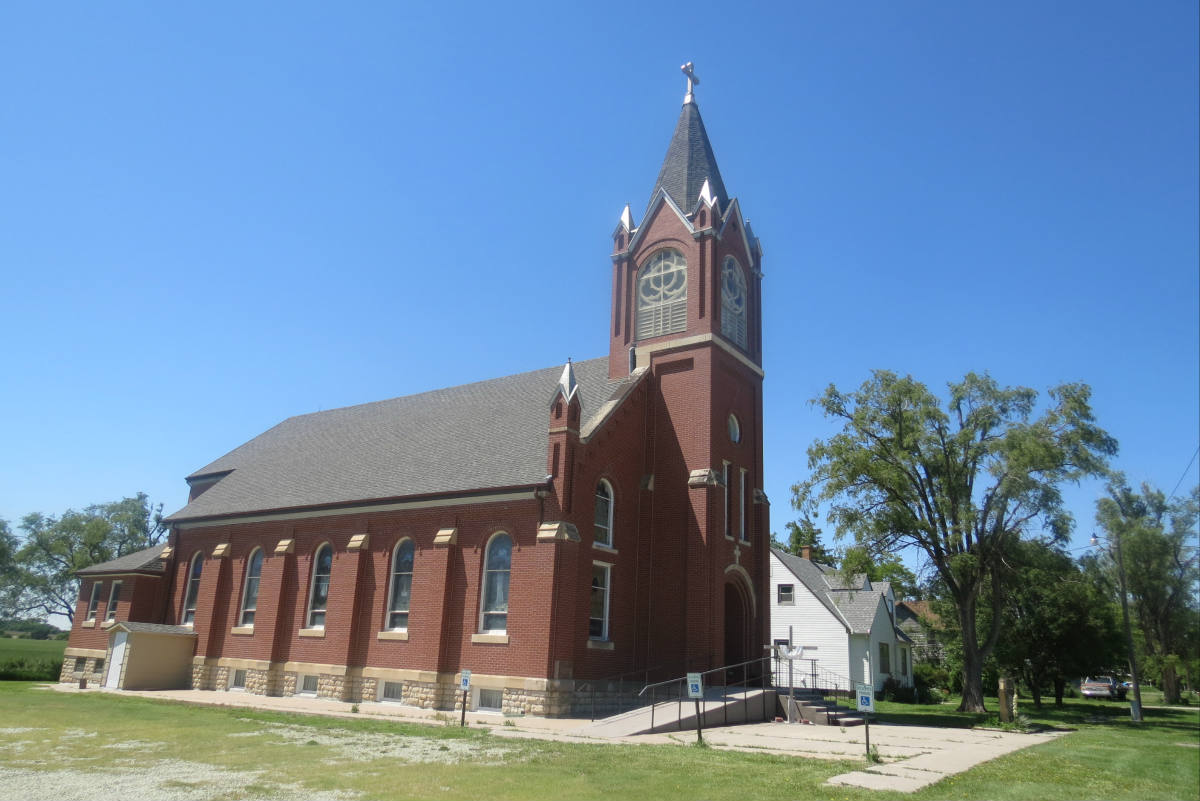 Solve Sacred Heart Catholic Church In Esbon, Kansas jigsaw puzzle online with 77 pieces