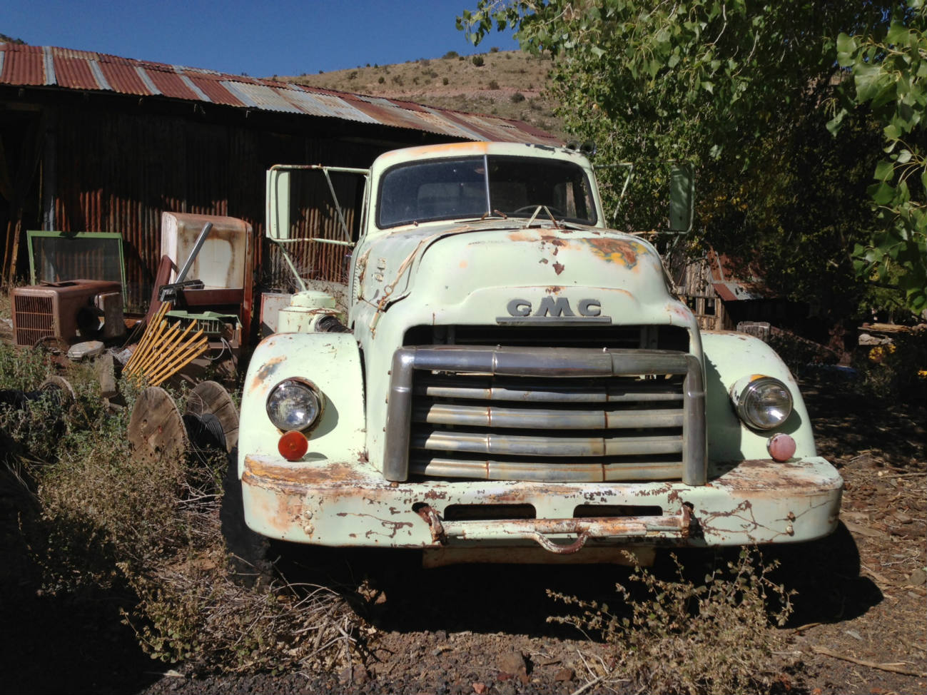 Solve GMC jigsaw puzzle online with 130 pieces